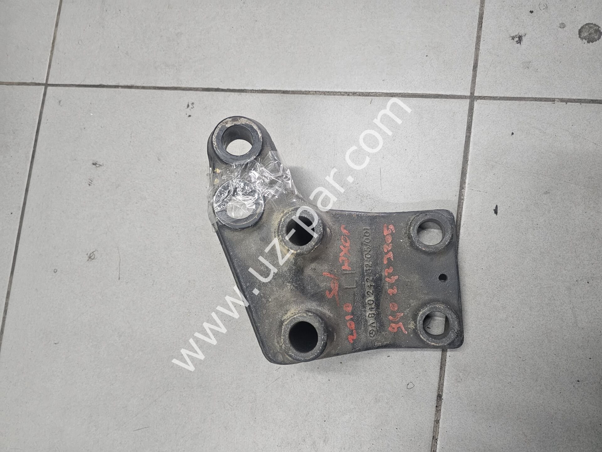 MERCEDES AXOR 2010 Şanzıman Kulağı Takozu SOL 9402423205