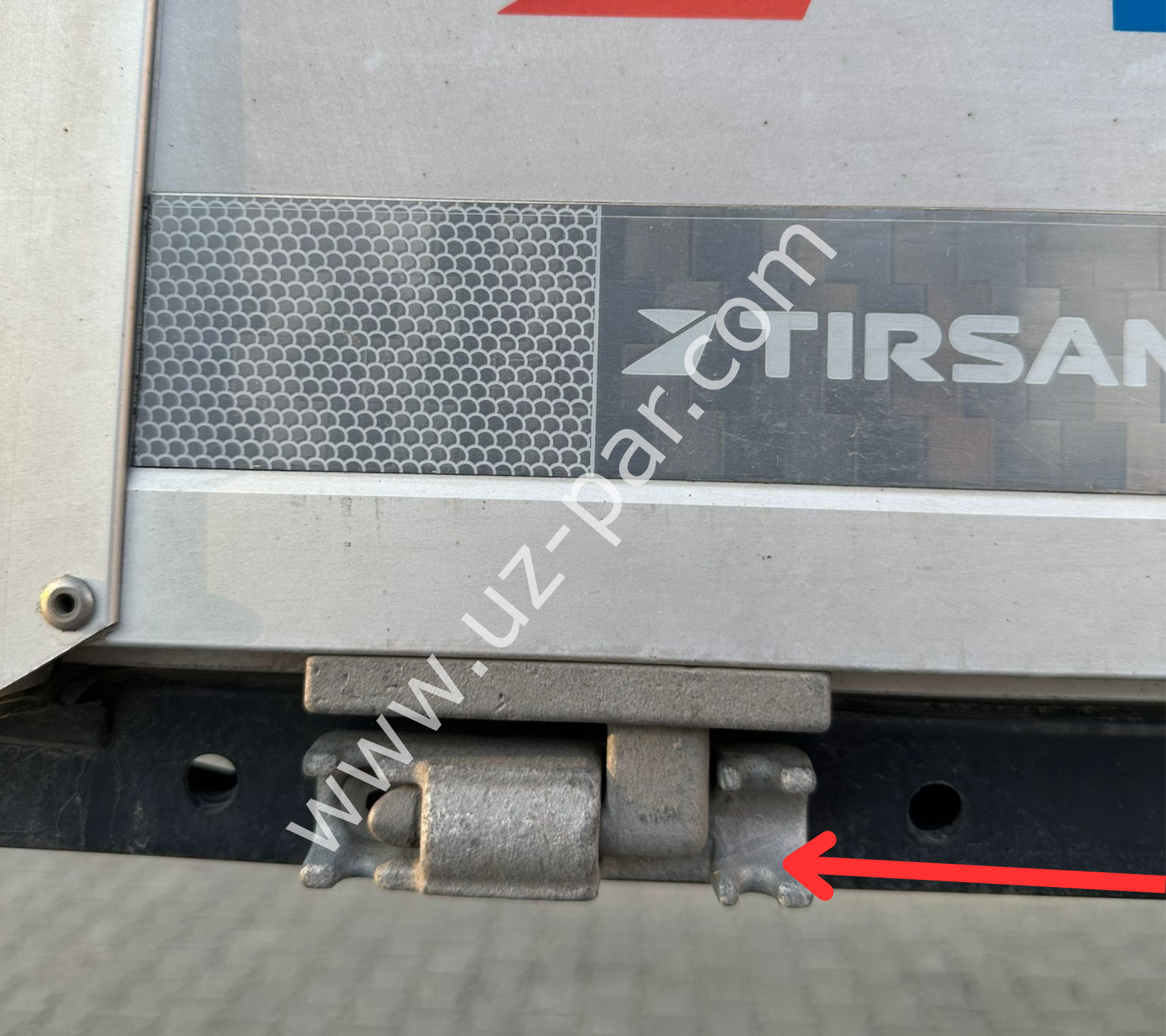 Tırsan yan kapak menteşe pim yatağı MN00121