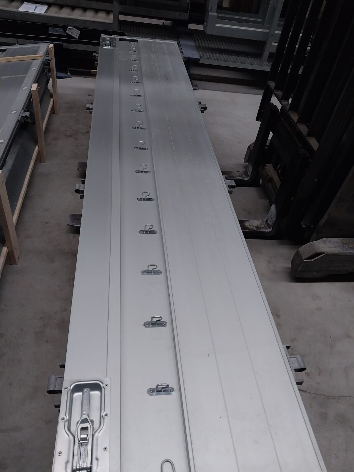 Schmıtz yan kapak 62 cm eloksalli 1291119