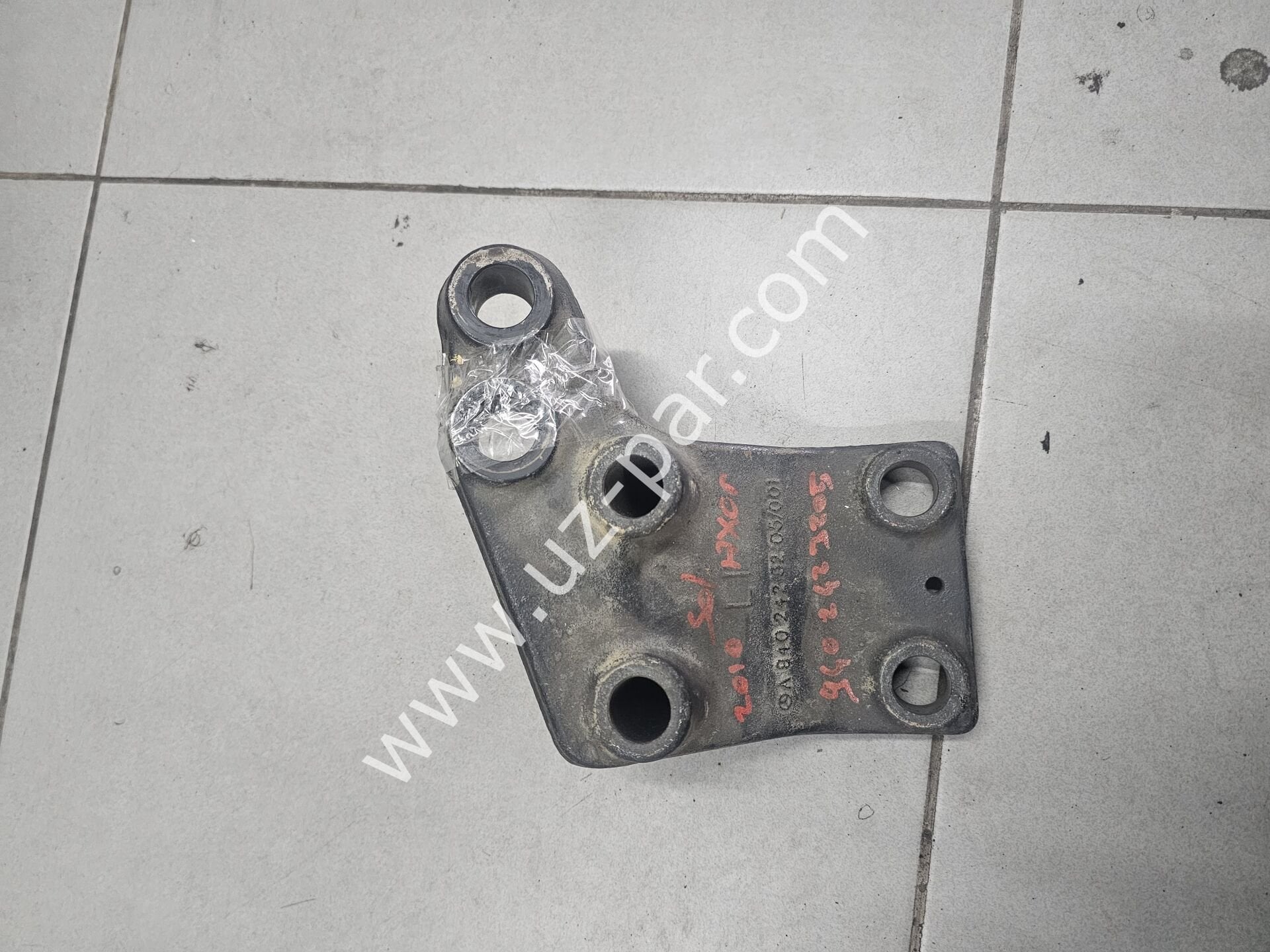 MERCEDES AXOR 2010 Şanzıman Kulağı Takozu SOL 9402423205